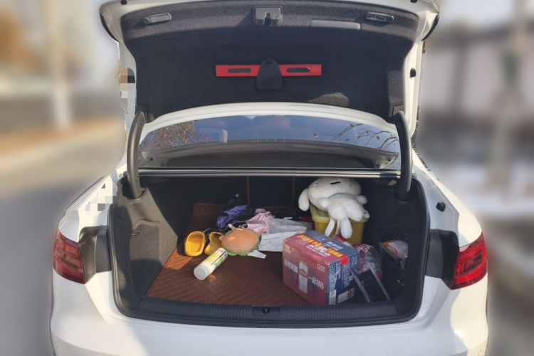 奥迪A4L 2018款 30周年年型 40 TFSI 进取型中控内饰23