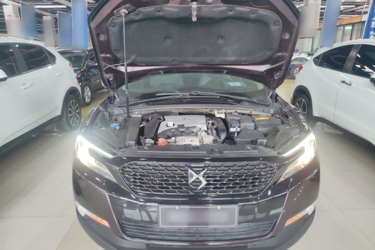 DS 6 2016款 1.6T 豪华版THP160机舱底盘24