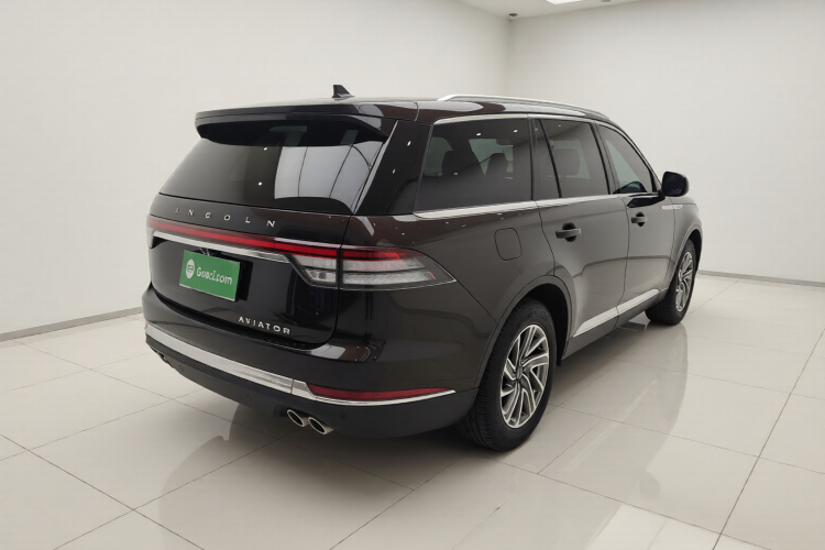 林肯 飞行家 2020款 3.0T V6 四驱尊享版车身外观7