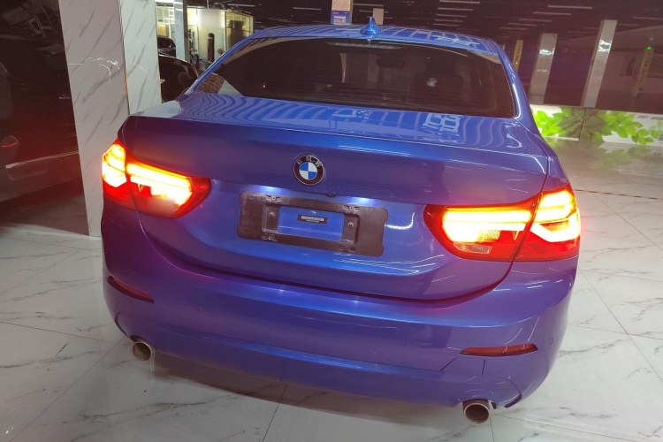 宝马1系 2020款 120i 时尚型车身外观6