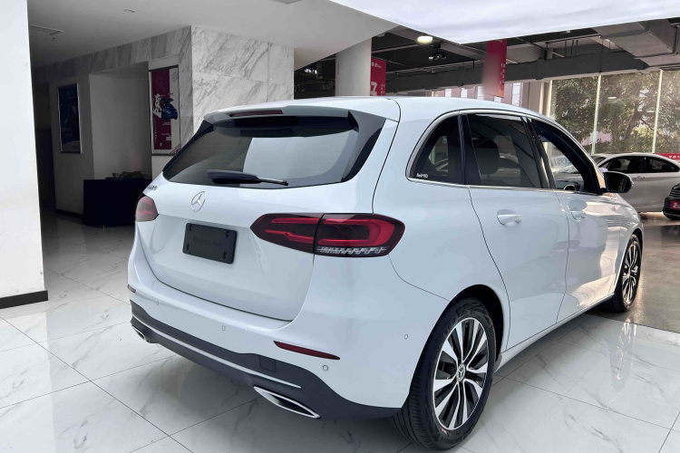 奔驰B级 2022款 改款 B 200 动感型车身外观6006