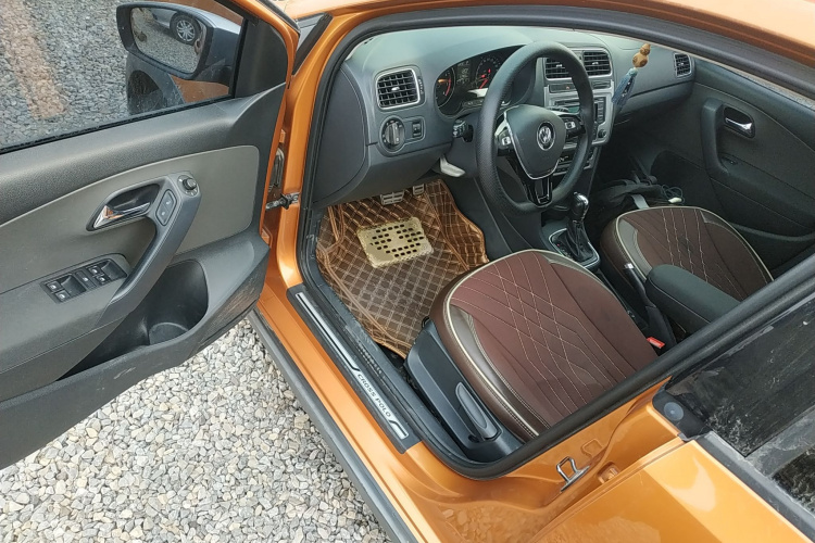 大众 2014款 1.6L Cross Polo 自动中控内饰7003