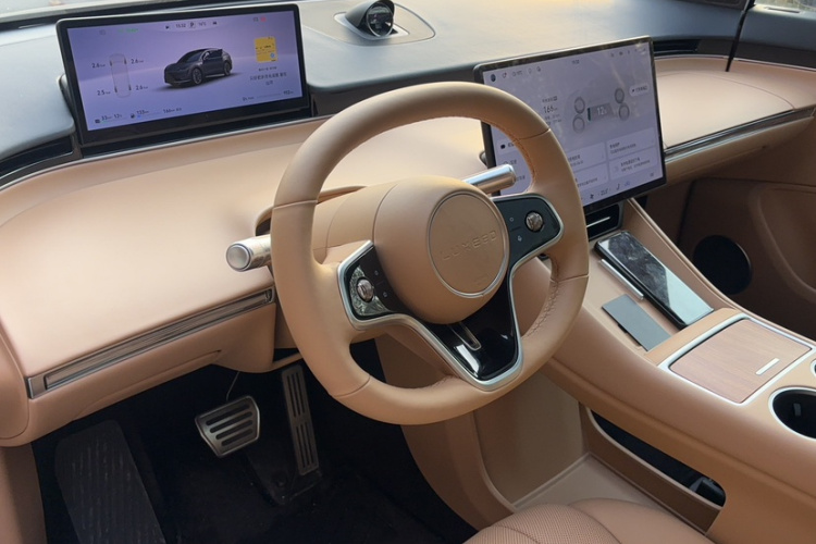 鸿蒙智行 智界R7 2025款 增程 331km Ultra中控内饰7001