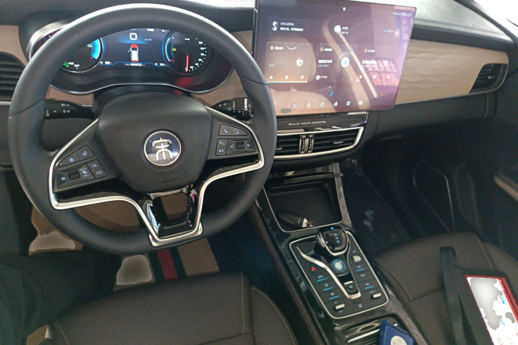 比亚迪 宋MAX新能源 2022款 DM-i 105KM 行政版中控内饰7002