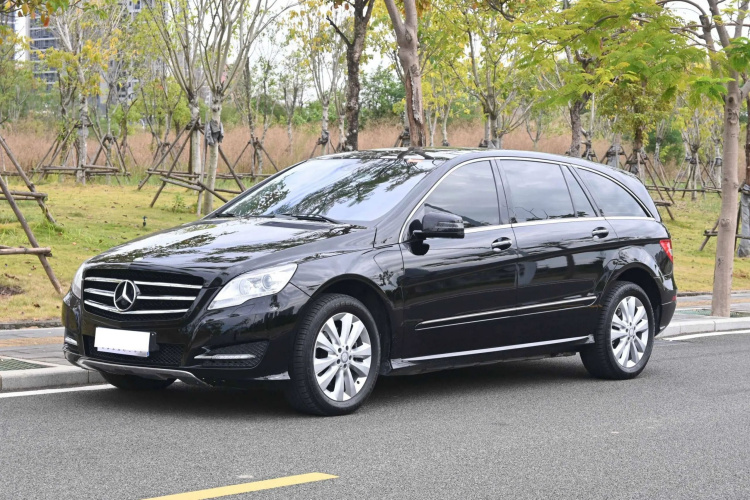 奔驰R级 2015款 R 400 4MATIC 豪华型车身外观1
