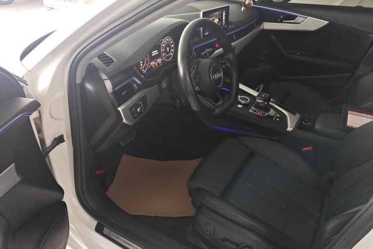 奥迪A4L 2018款 30周年年型 40 TFSI 运动型中控内饰20