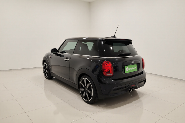 MINI 2023款 改款 2.0T COOPER S 艺术家车身外观5