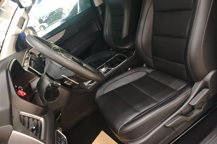 长城 炮 2020款 2.0T商用版自动柴油两驱精英型长箱GW4D20M局部细节19