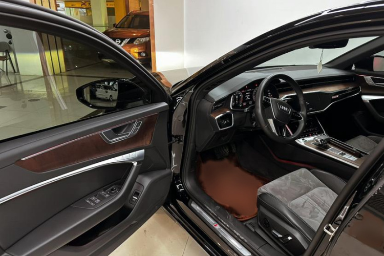 奥迪A6L 2023款 45 TFSI quattro 臻选动感型中控内饰7003