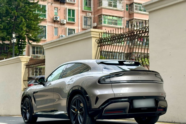 小米汽车 小米YU7 2025款 超长续航高性能四驱Max版车身外观6007