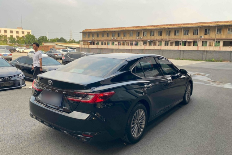 丰田 凯美瑞 2024款 双擎 2.0HGVP 豪华版车身外观6005