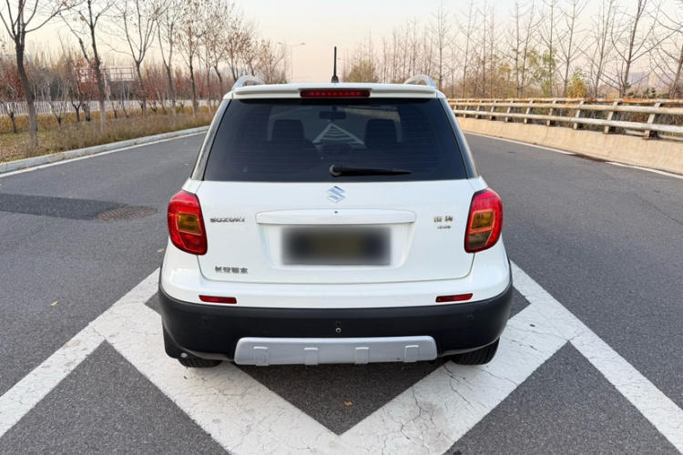 铃木 天语 SX4 2013款 酷锐 1.6L 自动20周年3G智能版车身外观6006