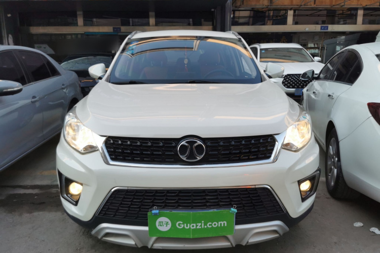 北京汽车 绅宝X35 2016款 1.5L 自动豪华版车身外观2