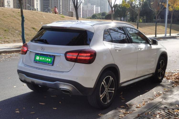 奔驰GLA 2018款 GLA 200 时尚型车身外观7