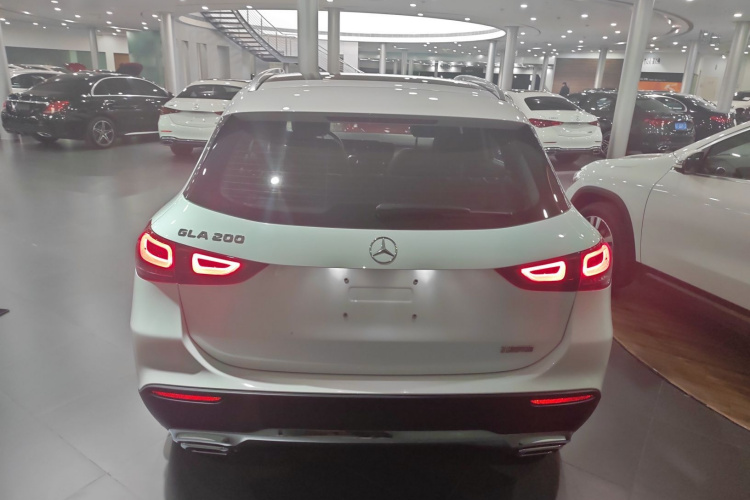 奔驰GLA 2023款 GLA 200车身外观6