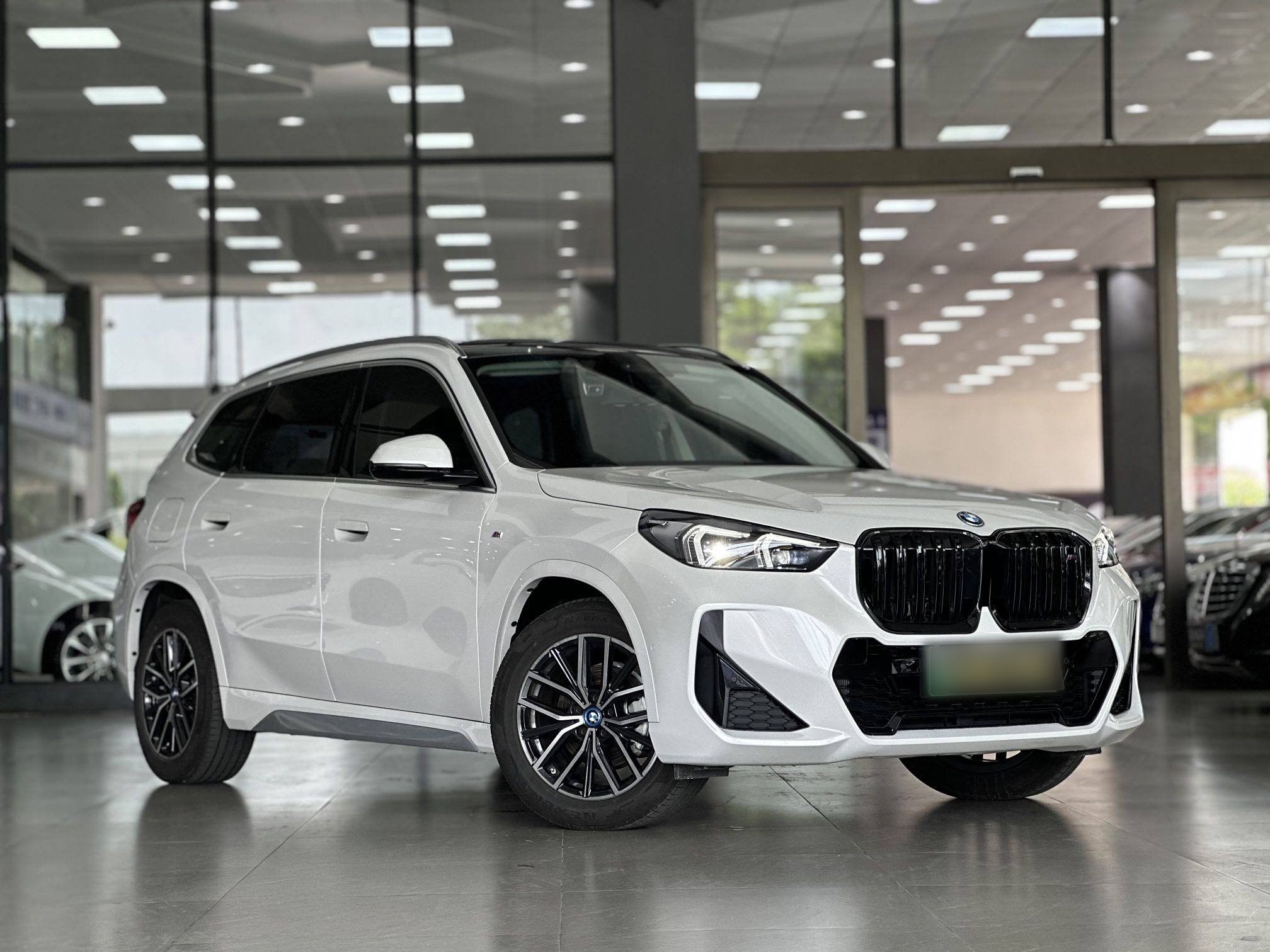 宝马iX1 2023款 eDrive25L M运动套装