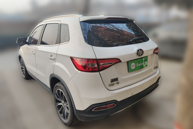 一汽 森雅R7 2017款 1.6L 手动豪华型车身外观5