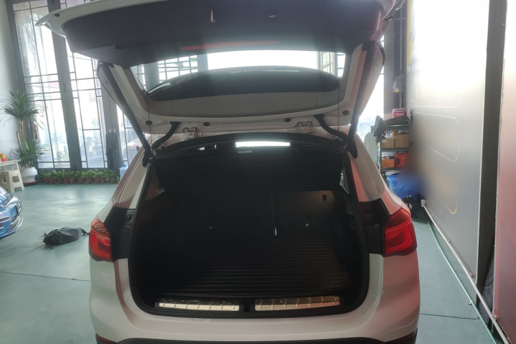 宝马X1 2018款 sDrive18Li 尊享型机舱底盘23