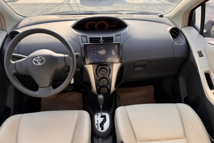 丰田 雅力士 2011款 1.6E 自动魅动版中控内饰7003