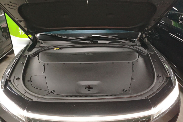 理想汽车 理想ONE 2021款 增程6座版机舱底盘24