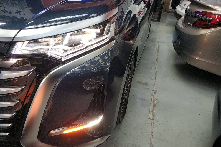 腾势D9 2022款 DM-i 1040 尊贵型局部细节36