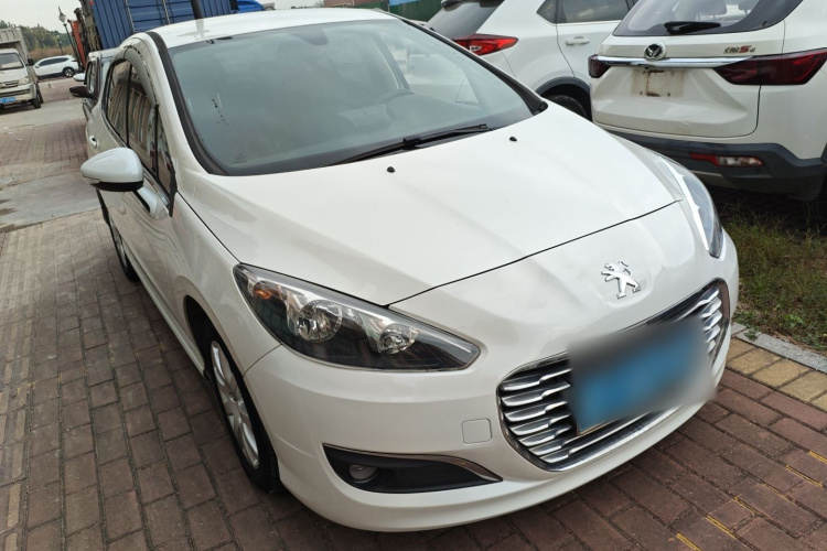 标致308 2014款 乐享版 经典 1.6L 手动优尚型车身外观3