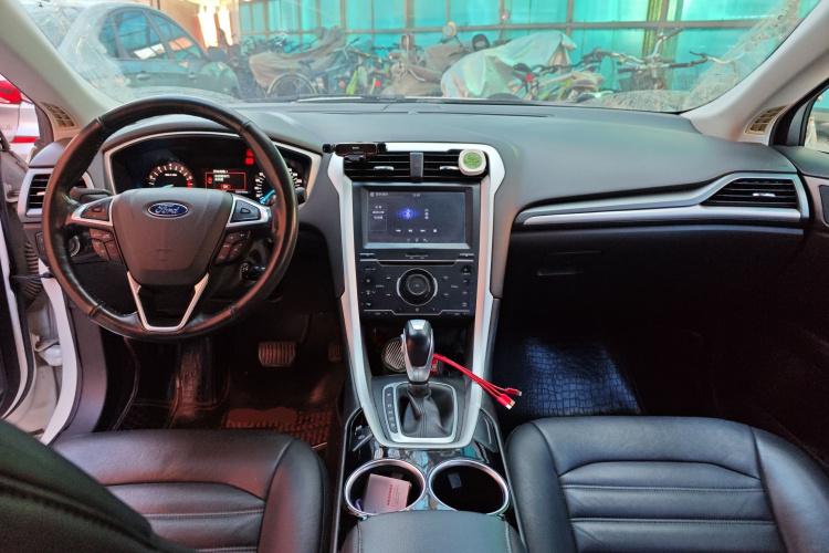 福特 蒙迪欧 2013款 1.5L GTDi180时尚型中控内饰12