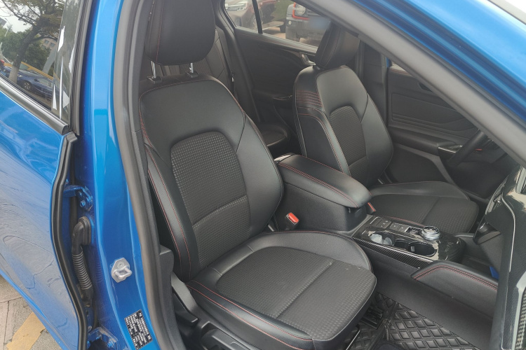 福特 福克斯 2021款 三厢 EcoBoost 180 自动ST Line中控内饰7008