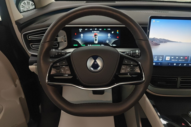腾势D9 2024款 EV 600 四驱旗舰型中控内饰13