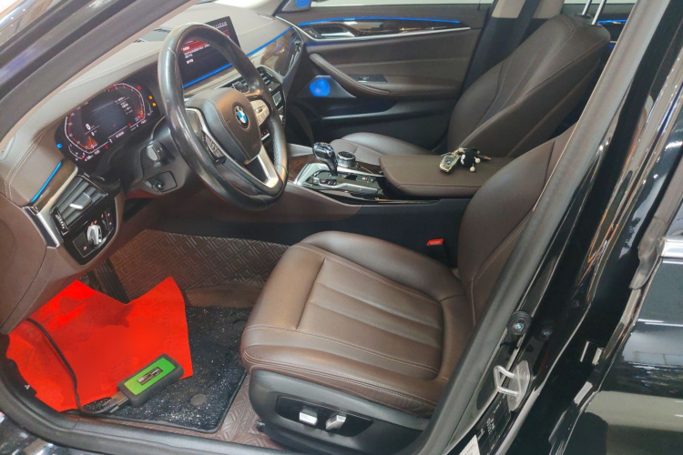 宝马5系 2020款 525Li 豪华套装中控内饰19