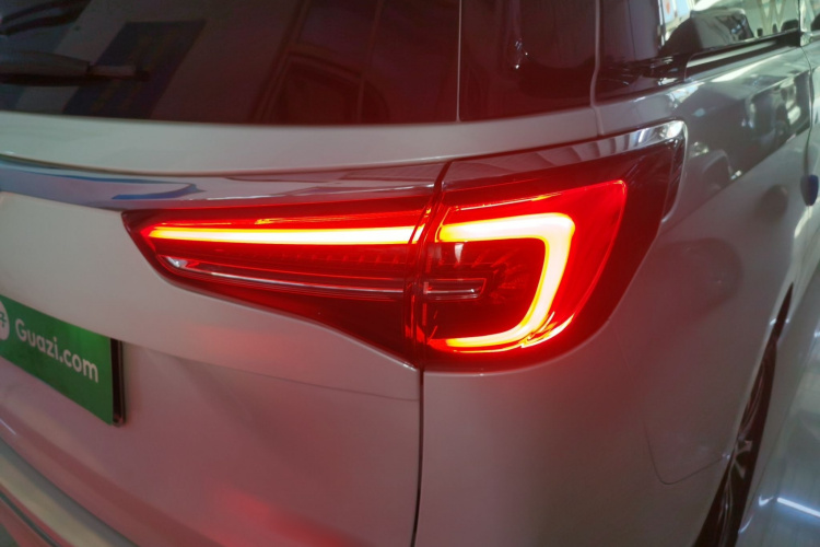 别克GL8 2023款 ES陆尊 尊享型车身外观9