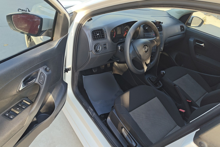 大众 Polo 2016款 1.4L 手动风尚型中控内饰20