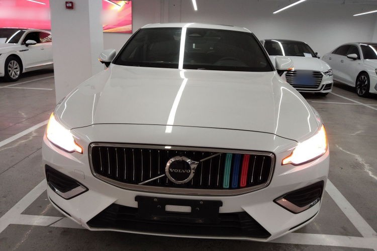 沃尔沃S60 2023款 B4 智远豪华版车身外观2