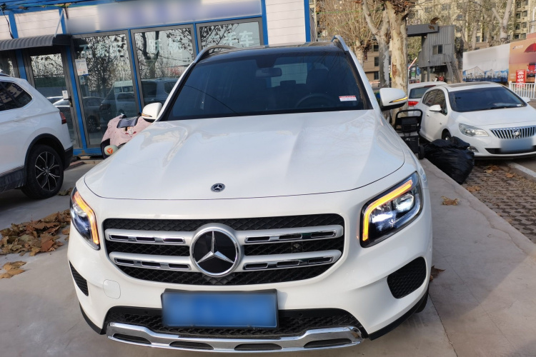 奔驰GLB 2023款 GLB 220 时尚型车身外观2