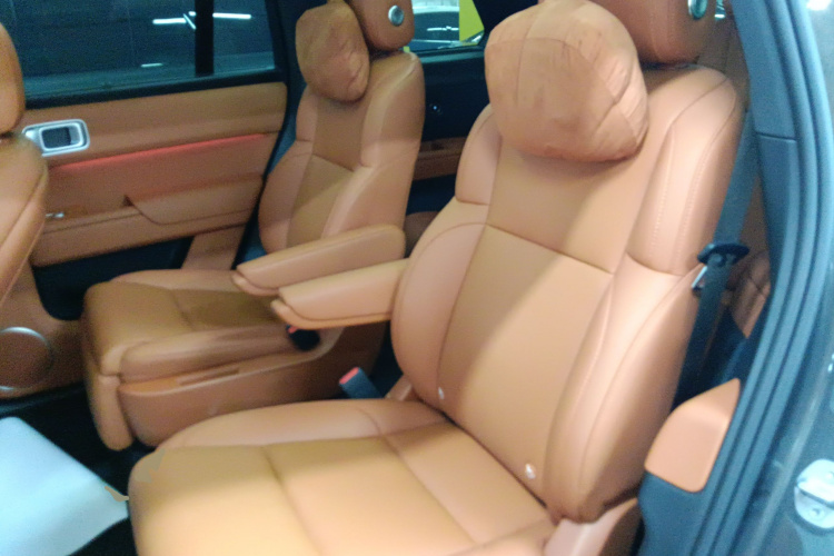 理想汽车 理想L9 2022款 Max中控内饰21
