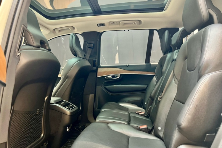 沃尔沃XC90 2019款 T6 智逸版 7座 国VI中控内饰7002