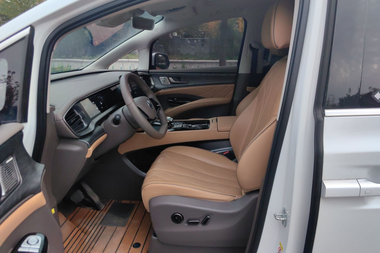 腾势D9 2022款 DM-i 1040 尊贵型局部细节19