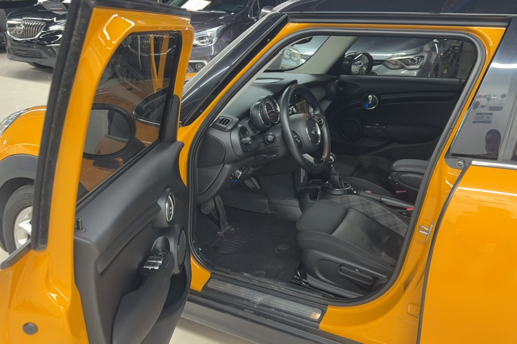 MINI 2015款 1.5T COOPER Fun 五门版中控内饰7002