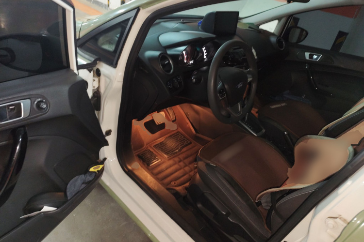 福特 嘉年华 2013款 两厢 1.5L 自动运动型中控内饰20