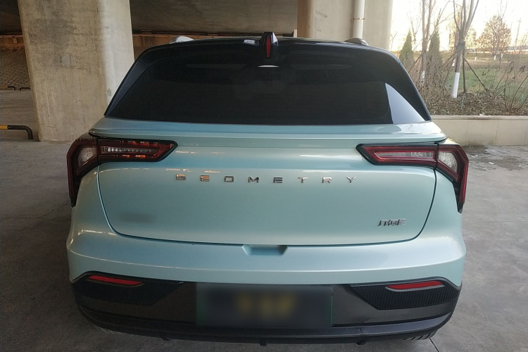 吉利几何E萤火虫 2023款 320KM 乖帅虎 5座车身外观6