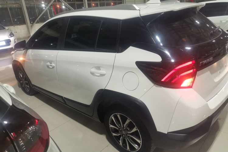 丰田 YARiS L 致炫 2022款 致炫X 1.5L CVT豪华PLUS版车身外观4