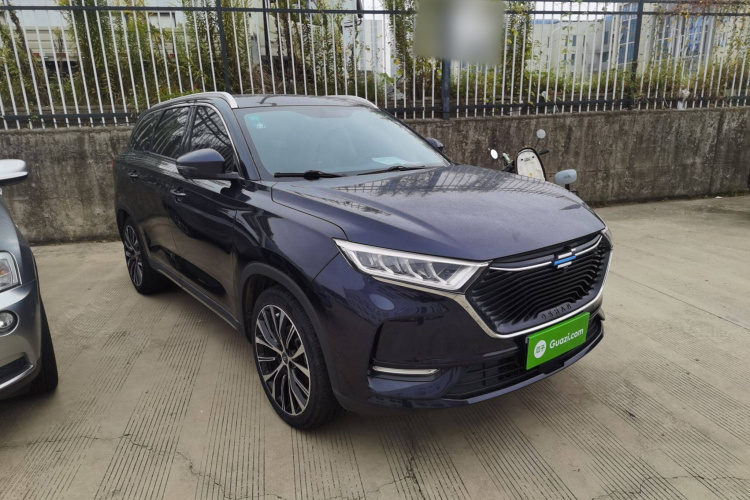 长安欧尚X7 2020款 1.5T 人脸识别全自动泊车太空逍遥版车身外观3