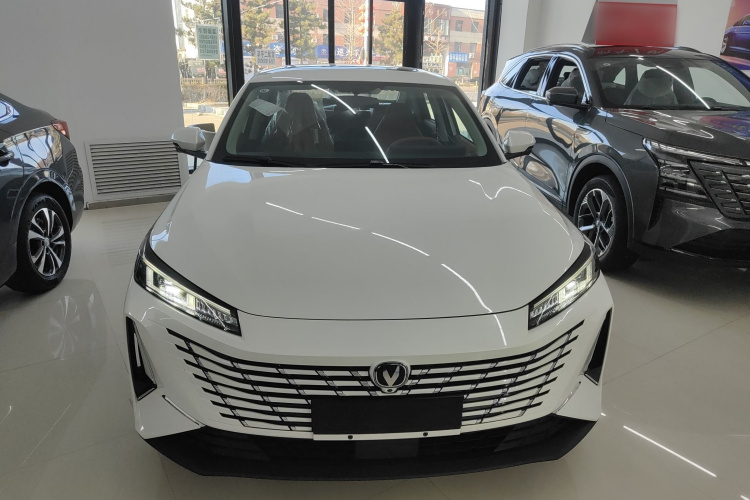 长安 逸动 2024款 1.5T GDI自动 旗舰型车身外观2