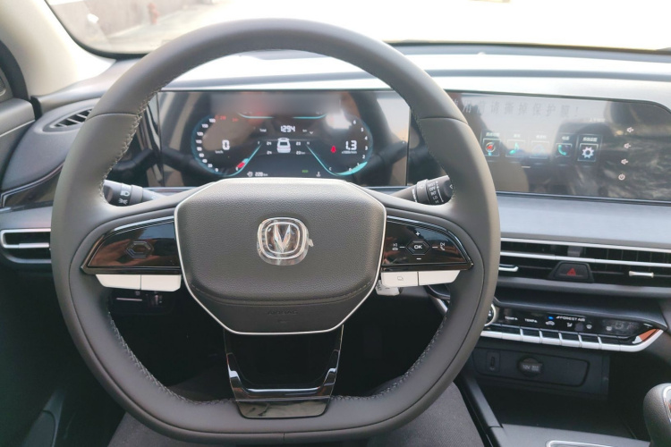 长安 逸动 2025款 PLUS 1.5L 手动豪华版中控内饰13