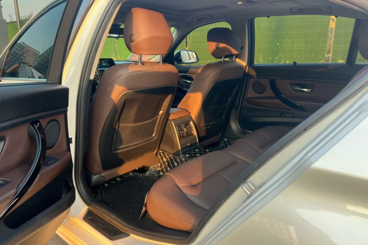 宝马3系 2018款 320Li 时尚型中控内饰7001