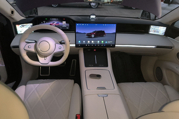 鸿蒙智行 享界S9 2025款 增程 Ultra中控内饰7002