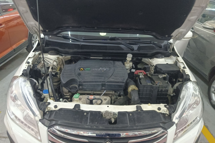 铃木 锋驭 2014款 1.6L CVT两驱精英型机舱底盘24