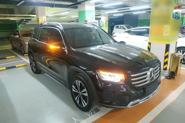 奔驰GLB 2024款 GLB 200 动感型车身外观6002