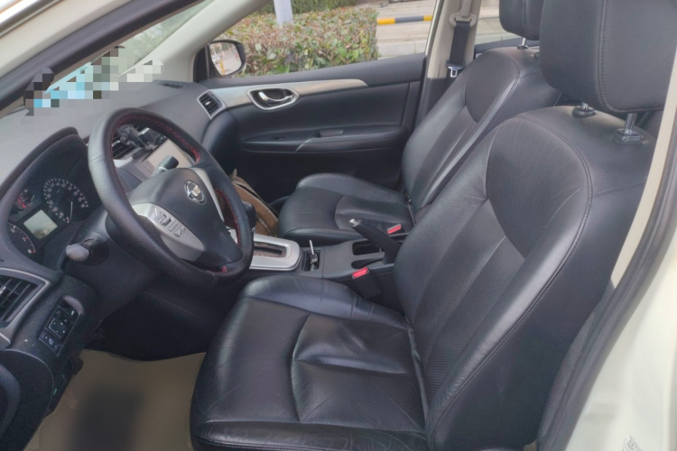 日产 轩逸 2014款 1.6XV CVT尊享版中控内饰19