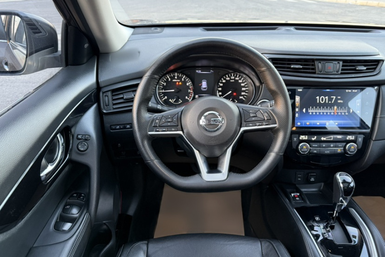 日产 奇骏 2019款 2.0L CVT智联舒适版 2WD中控内饰7001